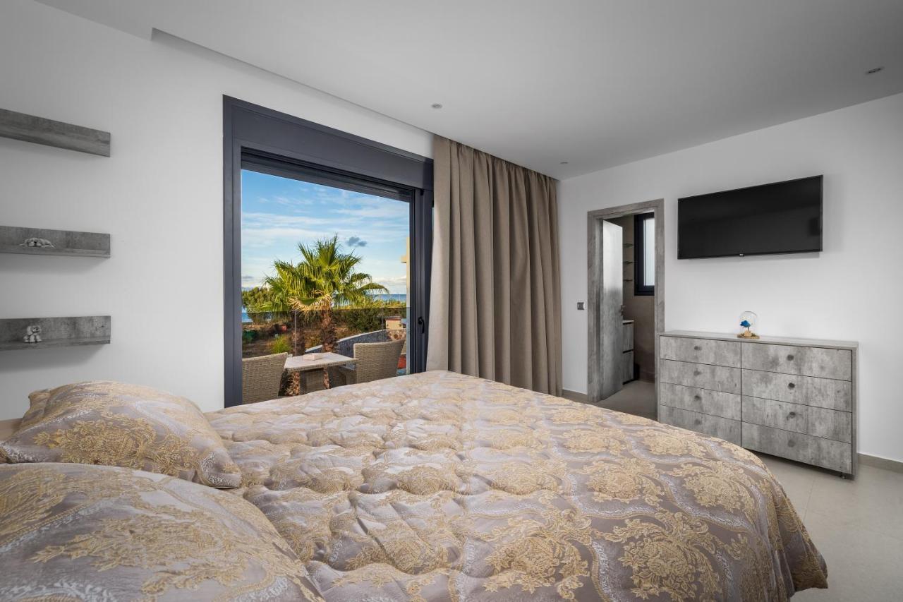 Penelope Beachfront Villa Kremastí Екстериор снимка