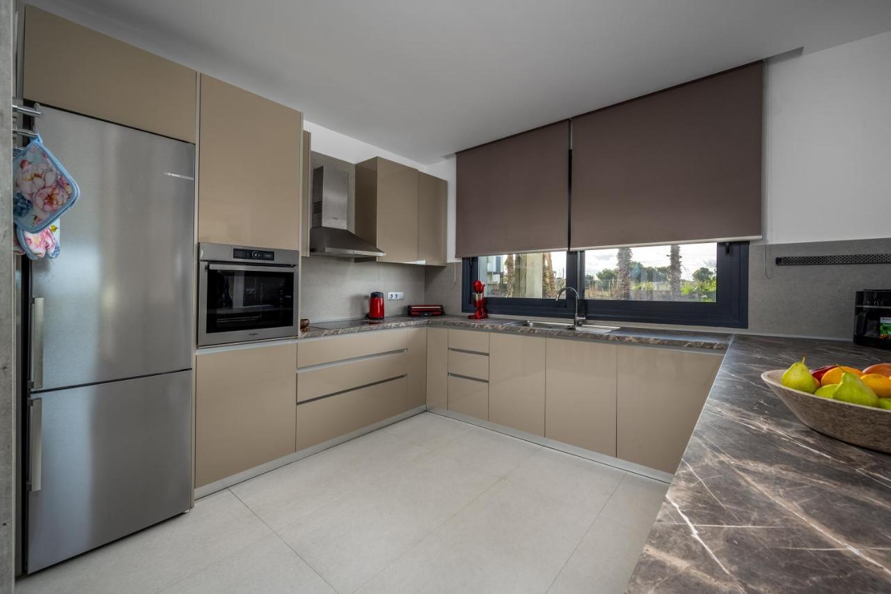 Penelope Beachfront Villa Kremastí Екстериор снимка
