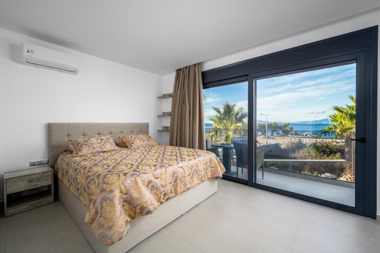 Penelope Beachfront Villa Kremastí Екстериор снимка