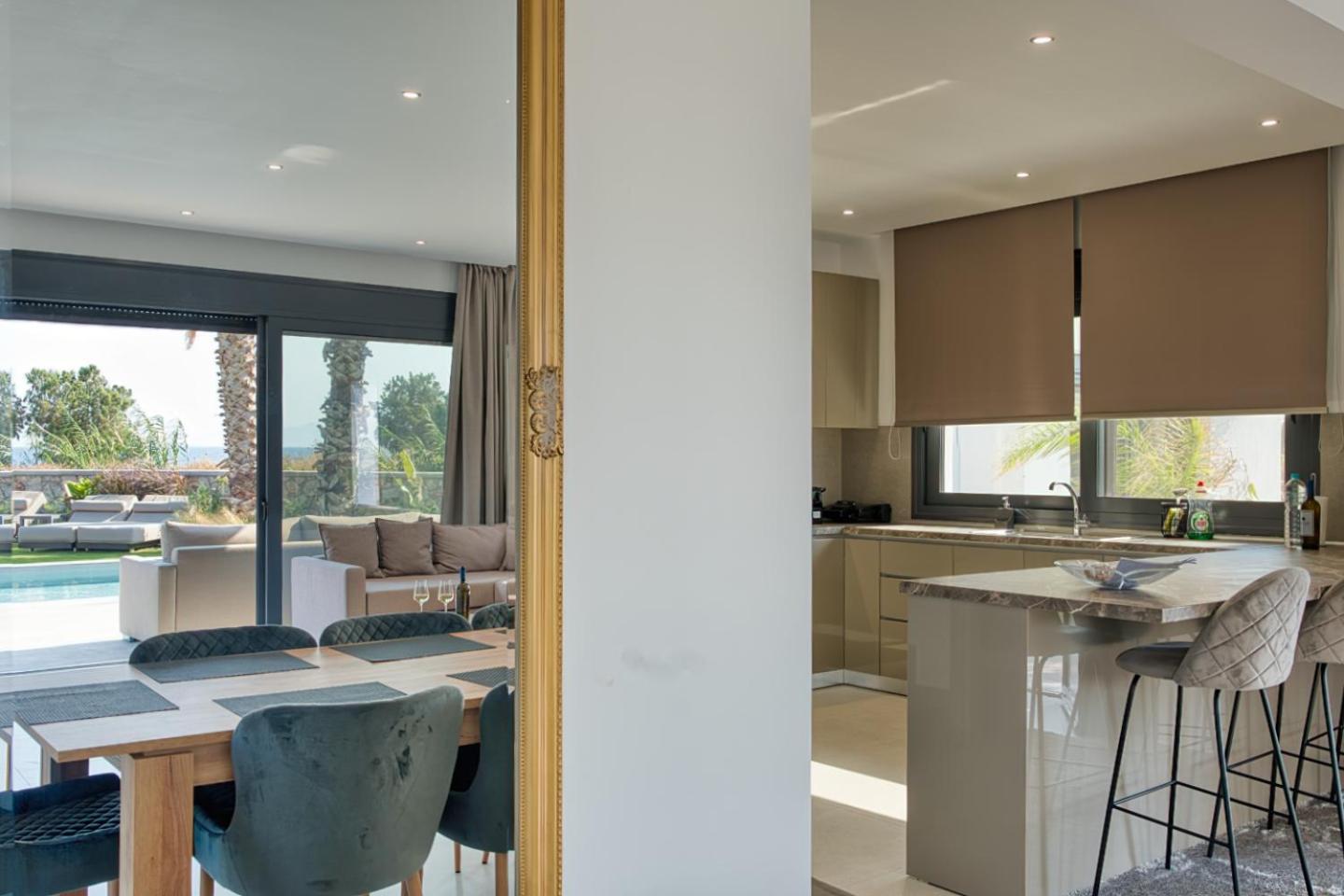 Penelope Beachfront Villa Kremastí Екстериор снимка