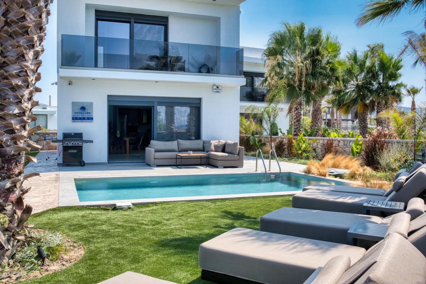 Penelope Beachfront Villa Kremastí Екстериор снимка